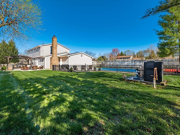 5th image of 9545 Meadow Wood Dr