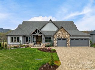 325 Daniel Circle Dr, Mills River, NC 28759