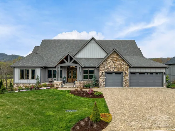 325 Daniel Circle Dr, Mills River, NC 28759