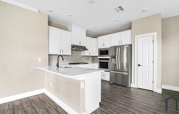 5th image of 7959 Rumney Ln