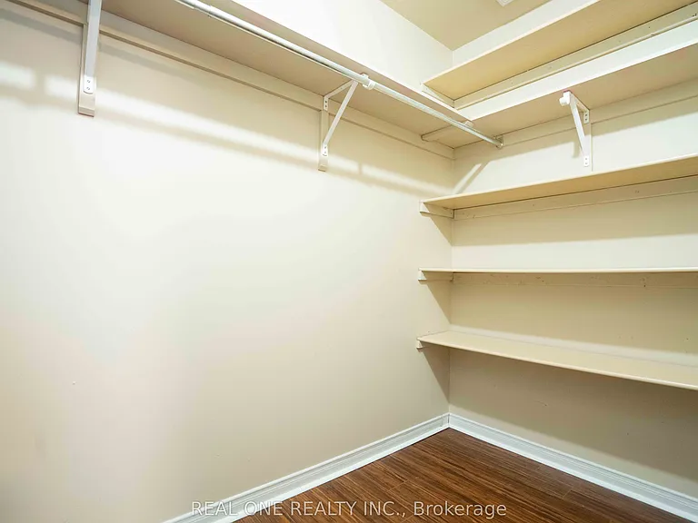 407 Downsview Pl — Photo 10