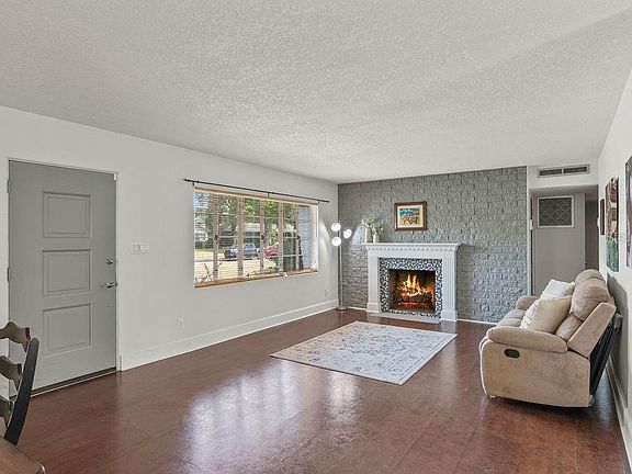 5th image of 1806 Lorena Ln