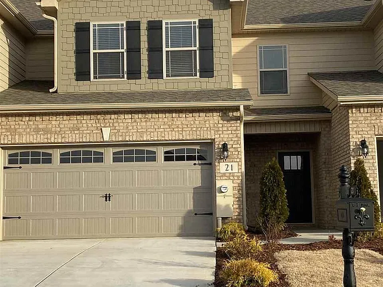21 Winter King Dr — Photo 1