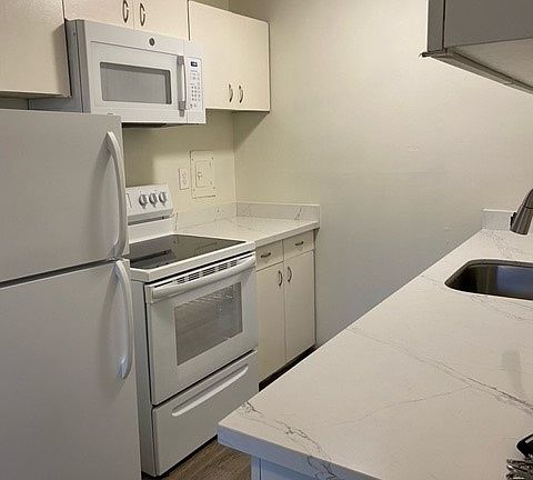 4th image of 550 Bellevue Way SE APT 2