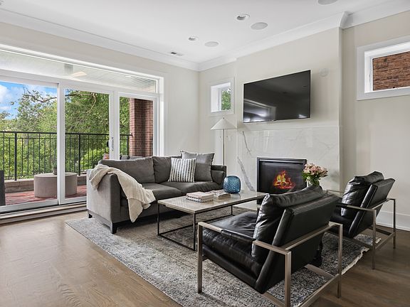 2nd image of 2028 W Le Moyne St Unit 2W