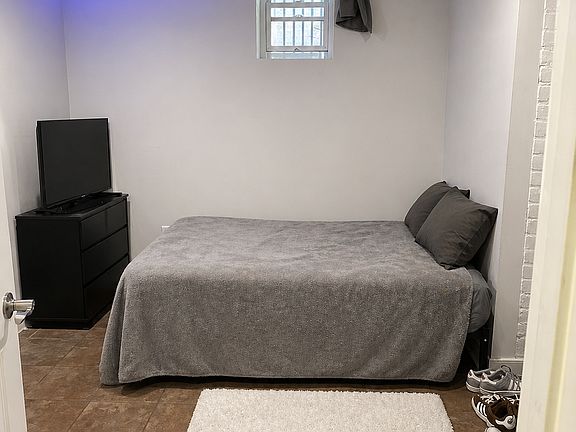 4th image of 1012 W Franklin St APT 3