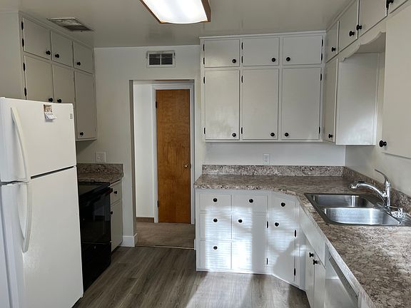 Newly remodeled kitchen, new paint, new flooring, new countertops, new dishwasher