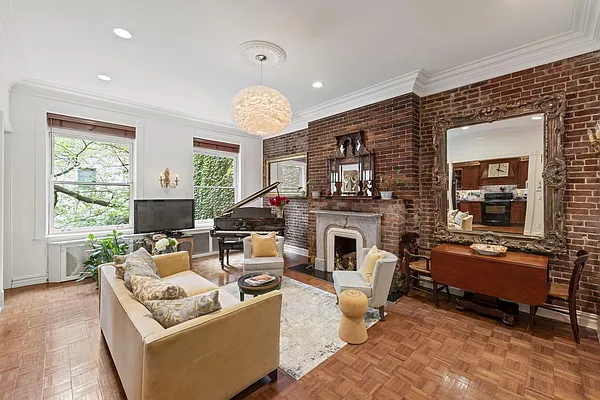 Sold by Ann Ferguson, LLC | media 6