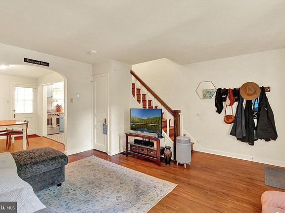 5th image of 512 Fairview Ave