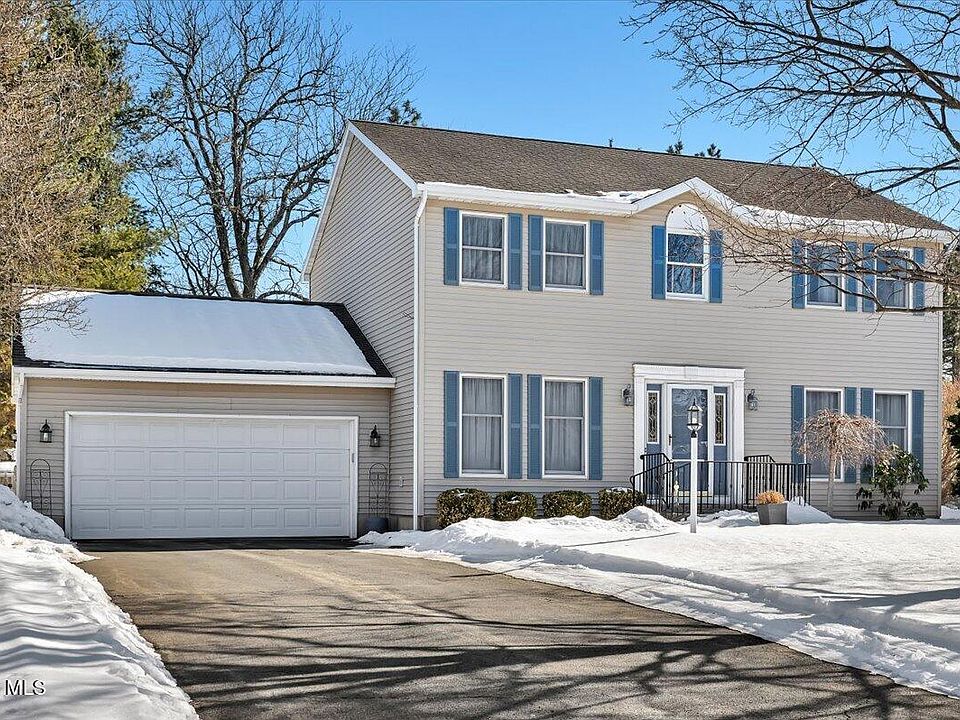 1st image of 52 Old Birch Lane