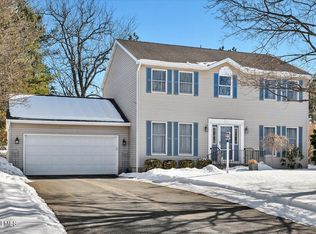 52 Old Birch Ln, Colonie, NY 12205