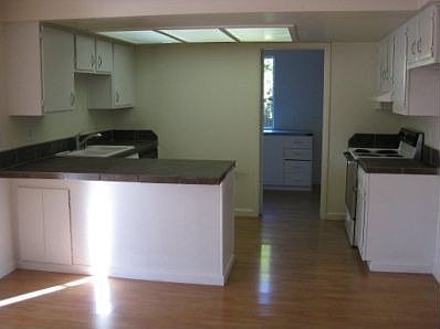 5th image of 132 W Villa Maria Dr