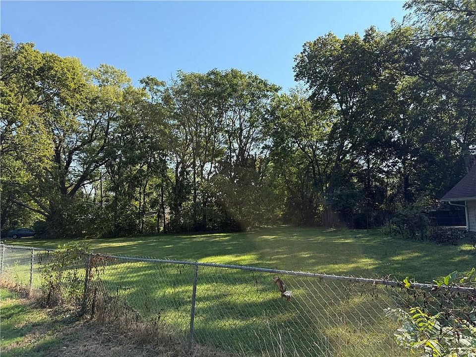 2nd image of 11317 Lister Ave