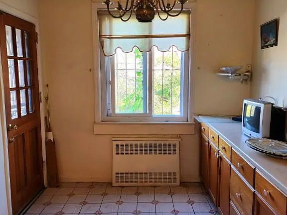 3rd image of 1051 E 53rd St