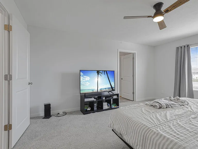 758 Leslie Dr — Photo 32