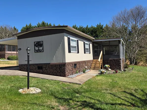 51 Pastureview Dr, Franklin, NC 28734