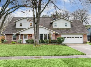 410 Woodvine Dr, Seabrook, TX 77586