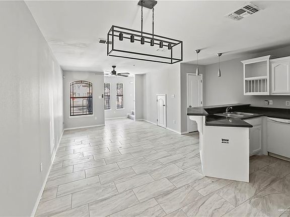 4th image of 106 S 48th Ln