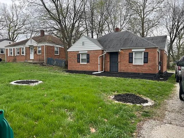 1045 W Tuttle St — Photo 1