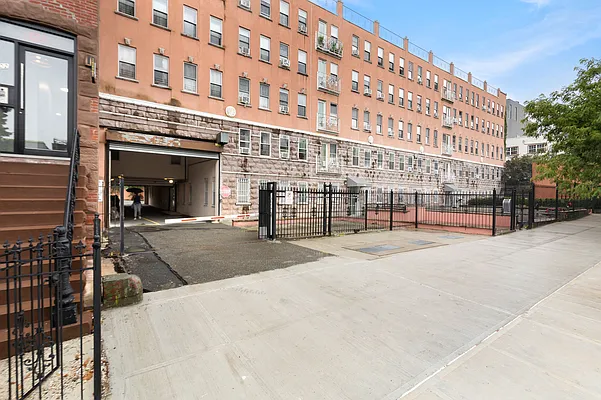 Rented by Safdie Realty Group | media 8