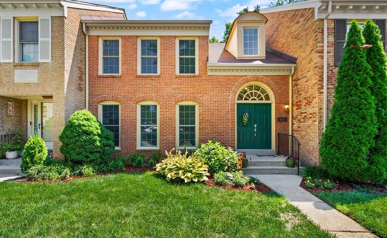 4 bed, 3.5 bath, 2855 sqft, $4,100 — Photo 1