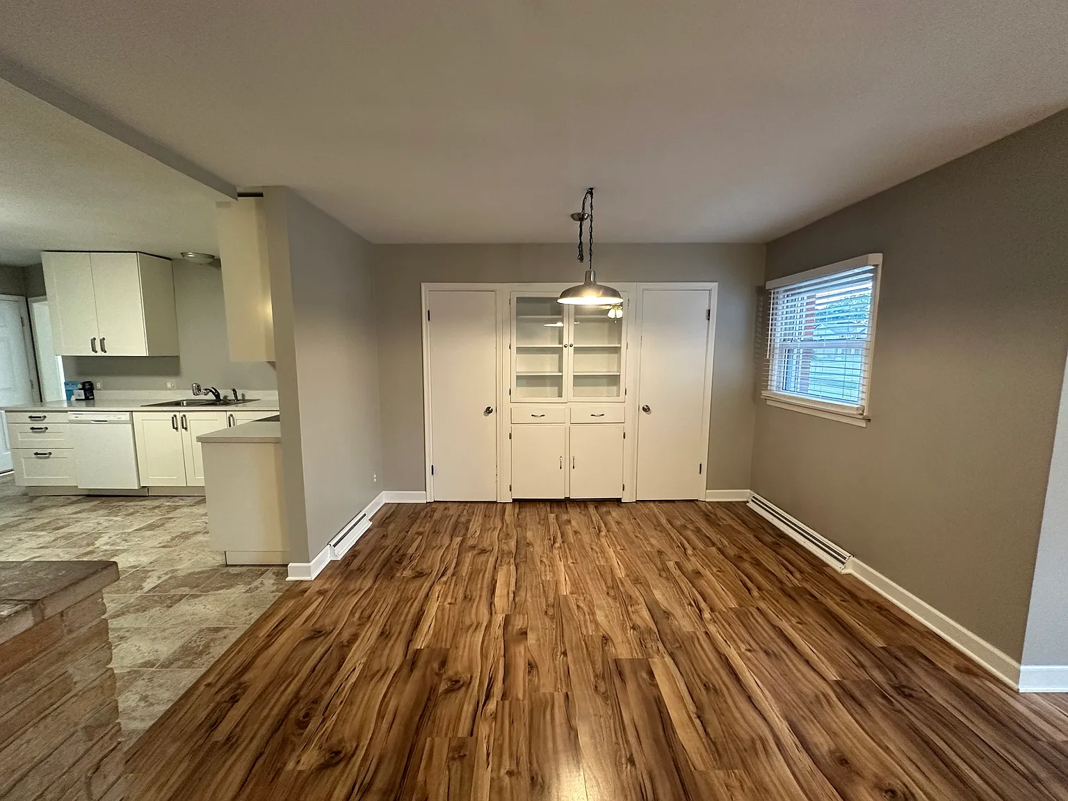 3 bed, 1.5 bath, 1500 sqft, $2,300 — Photo 4