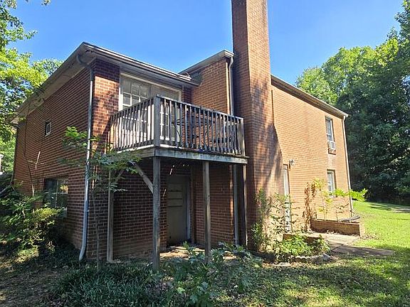 5th image of 165 Searcy St
