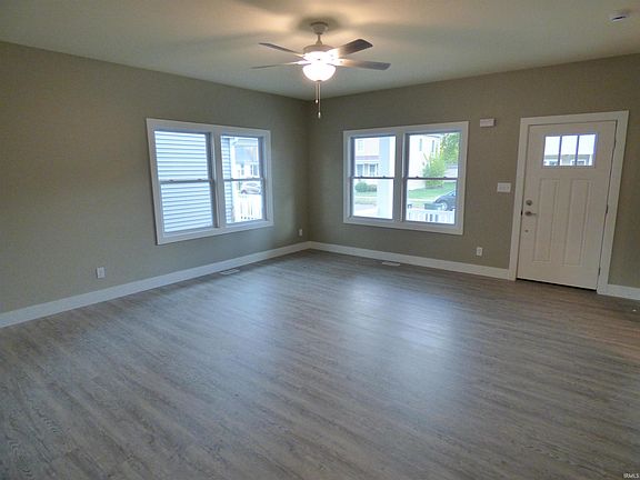 4th image of 918 W Oak St
