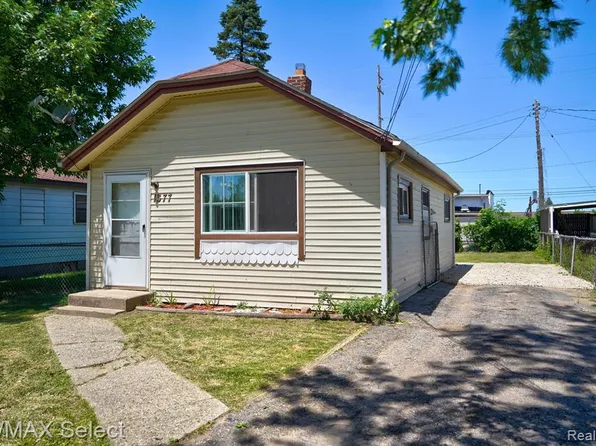 1377 Allen St, Burton, MI 48529