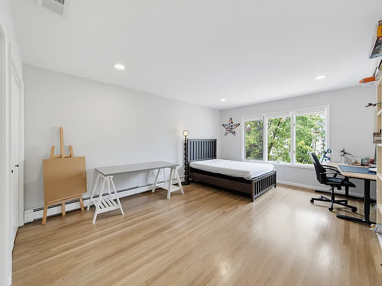 LARGE BEDROOM 3