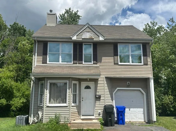 8 Rosemary Ct, West Hartford, CT 06110
