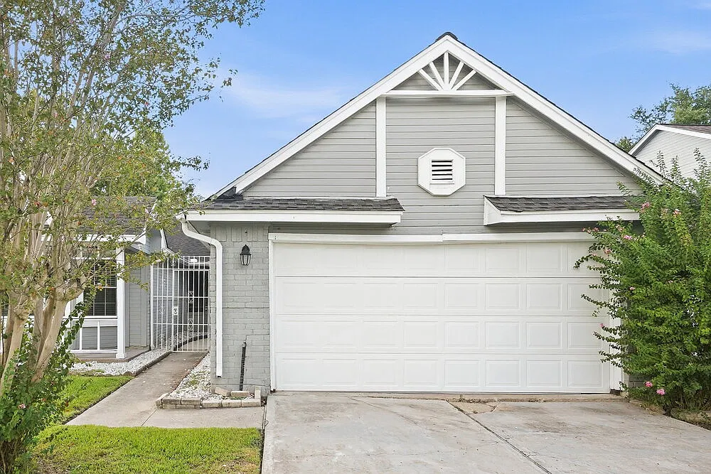 3 bed, 2.0 bath, 1867 sqft, $2,090 — Photo 1