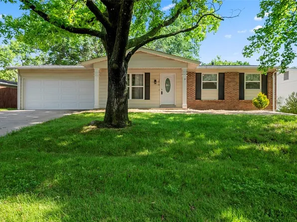 3515 Ridgewood Dr, Saint Charles, MO 63303