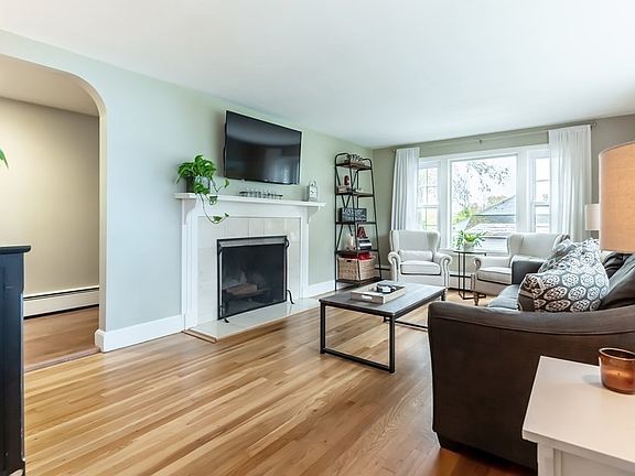4th image of 468 Wood Ln