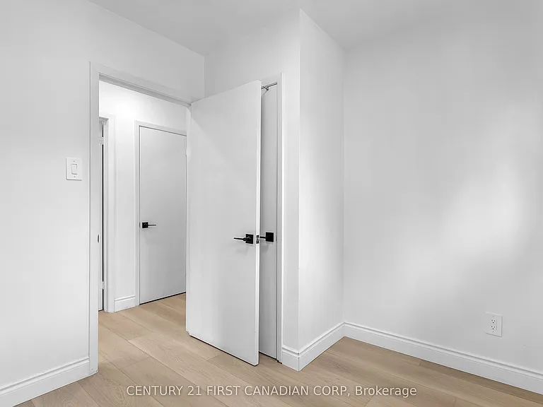 48 Toulon Cres #UPPER — Photo 17