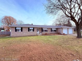 4290 Hedgethorn Cir, Burton, MI 48509