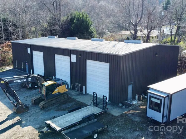 947 Patton Cove Rd, Swannanoa, NC 28778