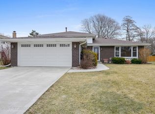 9S355 Kearney Rd, Downers Grove, IL 60516