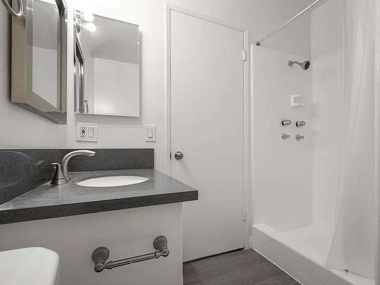 8011 W Romaine St — Photo 25