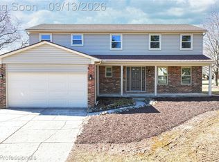 351 Coldiron Dr, Rochester Hills, MI 48307
