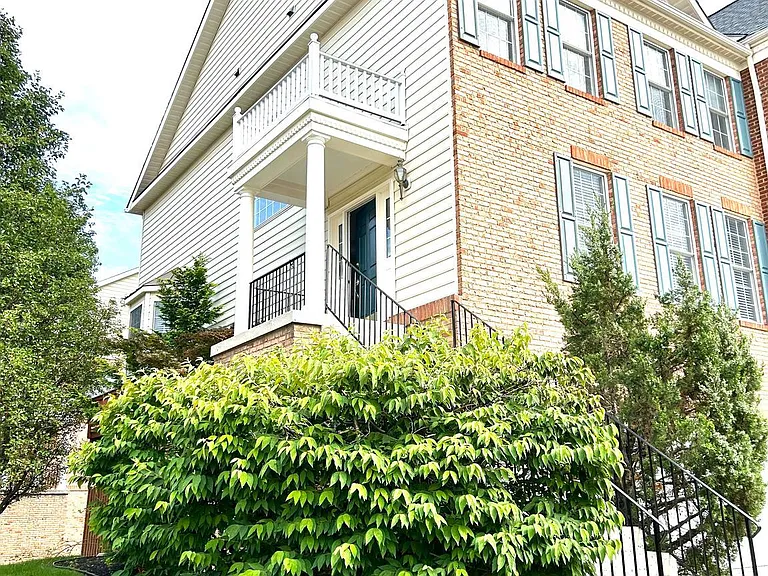 25937 Kirkwood Sq — Photo 44