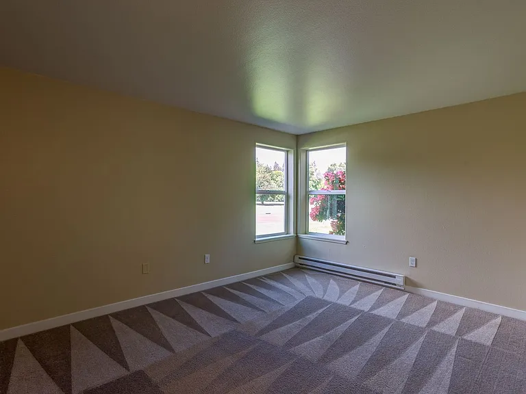 Creekside Apartments — Photo 66