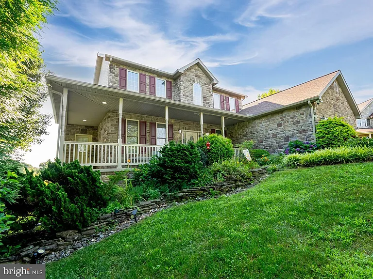 1458 Highfield Ct — Photo 4