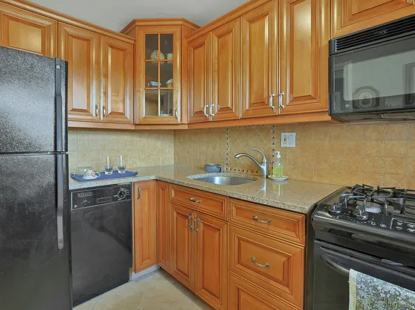 4705 Henry Hudson Parkway image 14 of 22