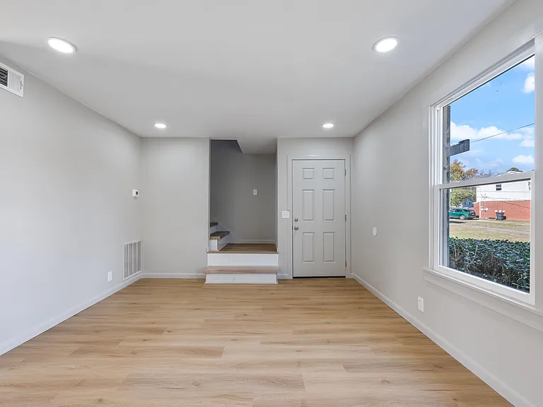 609 McPherson Ct S — Photo 8