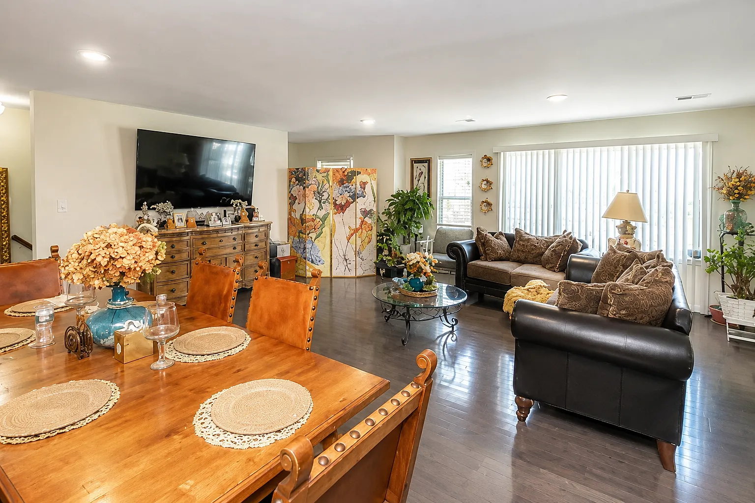 3 bed, 1440 sqft, $3,200 — Photo 4