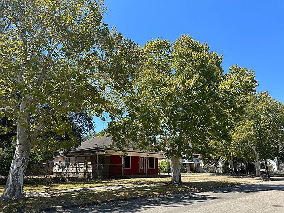 4th image of 402 August St
