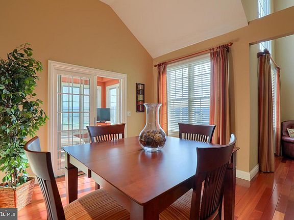 5th image of 906 Rivergate Ct