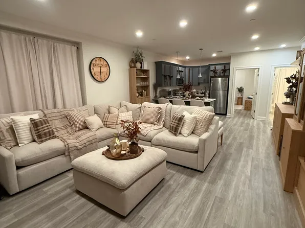 48 Nichols St #302, Everett, MA 02149