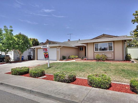 3rd image of 32398 Sheffield Ln